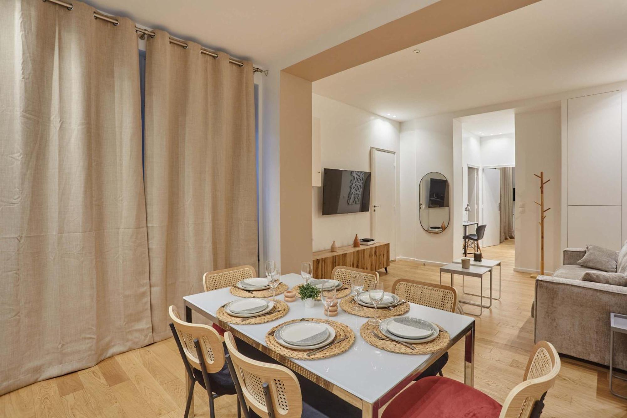 Appartement New 2 Bedrooms Center Of By Prestige Parijs